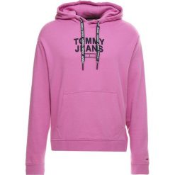 Tommy Jeans GRAPHIC HOODIE Bluza z kapturem pink. Bluzy marki Tommy Jeans. Za 419.00 zł.
