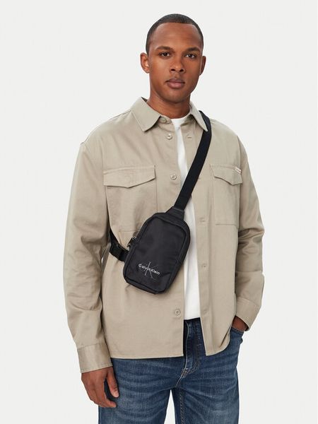 Calvin Klein Saszetka piersiowa Bold Phon Crossbody LV04D1263G Czarny. Czarne saszetki i nerki CALVIN KLEIN, bez wzorów, z materiału, bez dodatków. Za 234.99 zł.