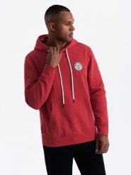 Męska bluza dresowa kangurka z kapturem i naszywką w stylu college – czerwona V1 OM-SSNZ-0144 - XXL. Czerwone bluzy z kapturem Ombre Clothing, l, z aplikacjami, z bawełny, z kapturem. W wyprzedaży za 99.99 zł.