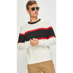 Tommy Hilfiger - Sweter. Białe swetry nierozpinane Tommy Hilfiger, m, bez wzorów, z bawełny, bez kołnierzyka, bez ramiączek. W wyprzedaży za 399.90 zł.
