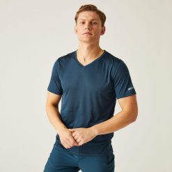 Fingal V-Neck męska koszulka. Fioletowe t-shirty sportowe Regatta, bez wzorów, z tkaniny, bez ramiączek, trekkingowe. W wyprzedaży za 49.99 zł.