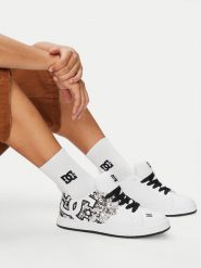 DC Shoes Sneakersy CEOWB-MP40-160W Biały. Białe buty sportowe casual DC Shoes, bez wzorów, ze skóry, bez zapięcia. Za 279.99 zł.