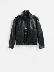 Kurtka z imitacji skóry - czarny. Czarne kurtki Reserved, l, bez wzorów, z denimu, bez kaptura. Za 299.99 zł.