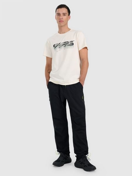 4F Spodnie casual męskie - czarne M. Czarne spodnie materiałowe 4F, na co dzień, m, bez wzorów, z materiału, casualowe. W wyprzedaży za 159.99 zł.
