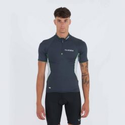 Koszulka treningowa BOSTON MC. Szare buty do biegania Legea, bez wzorów, z materiału, bez zapięcia, do biegania. Za 70.00 zł.