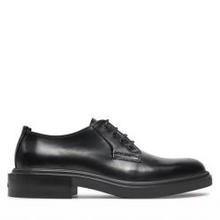Półbuty Calvin Klein. Czarne eleganckie półbuty CALVIN KLEIN, bez wzorów, bez obcasa, bez zapięcia. Za 629.99 zł.
