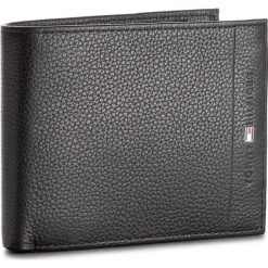 Duży Portfel Męski TOMMY HILFIGER - Core Cc Flap & Coin AM0AM02398 002. Czarne portfele Tommy Hilfiger, bez wzorów, ze skóry. Za 329.00 zł.
