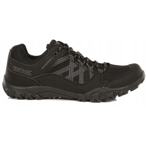 Buty trekkingowe męskie Edgepoint III Regatta. Czarne buty trekkingowe Regatta, bez wzorów, bez zapięcia. Za 249.70 zł.