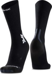 Skarpety do biegania X-Socks Run Discover Merino Crew. Czarne skarpety X-Socks, bez wzorów, z materiału. Za 139.99 zł.
