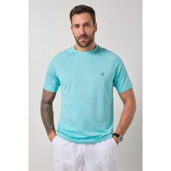 Męski T-shirt FLEXNAMIC® fitness rękaw 1/2 nadruk z tyłu QuickDry. Niebieskie bluzki z długim rękawem JAY-PI, m, bez wzorów, z materiału, bez kołnierzyka, bez ramiączek. Za 139.99 zł.