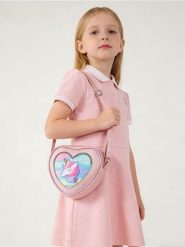 Torebka na ramię w kształcie serca z cekinowym motywem jednorożca - różowy. Czerwone torby na ramię Sinsay, bez wzorów, na ramię, bez dodatków. Za 17.99 zł.