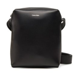 Saszetka Calvin Klein. Czarne saszetki i nerki CALVIN KLEIN, bez wzorów. Za 449.99 zł.