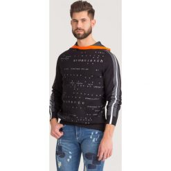 PULOWER Armani Exchange. Czarne swetry nierozpinane Armani Exchange, l, bez wzorów, z dzianiny, bez kołnierzyka, bez ramiączek. Za 356.30 zł.