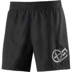Szorty kąpielowe w kolorze czarnym. Klapki marki Swimwear. W wyprzedaży za 121.95 zł.