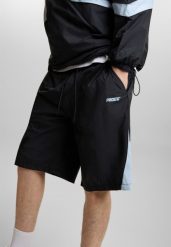 Spodenki sportowe męskie Prosto Sprinter. Czarne krótkie spodenki sportowe Prosto., l, z aplikacjami, z materiału. Za 274.99 zł.