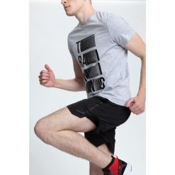 T-shirt męski TSM020 - chłodny jasny szary. T-shirty marki Under Armour. W wyprzedaży za 49.99 zł.