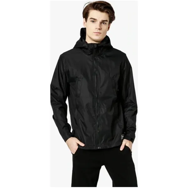 Umbro Kurtka Mudi , czarny, rozmiar XXL. Czarne kurtki Umbro, m, bez wzorów, z materiału, bez kaptura. W wyprzedaży za 99.99 zł.