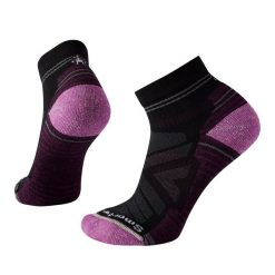 Skarpety trekkingowe Smartwool Hike Light Cushion Ankle. Czarne skarpety Smartwool, bez wzorów, z wełny. Za 85.99 zł.