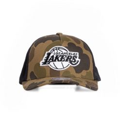 Czapka Los Angeles Lakers duck camo 110. Brązowe czapki z daszkiem Mitchell & Ness, bez wzorów. Za 206.50 zł.