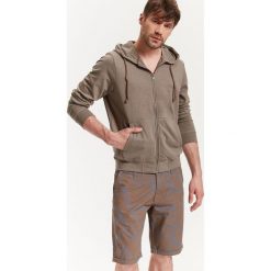BLUZA ROZPINANA MĘSKA LUŹNA. Brązowe bluzy z kapturem marki TOP SECRET, na lato, bez wzorów, z bawełny. W wyprzedaży za 69.99 zł.