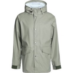Didriksons LENNART MENS JACKET Kurtka przeciwdeszczowa olive. Kurtki outdoor i hardshell marki Didriksons. W wyprzedaży za 471.20 zł.