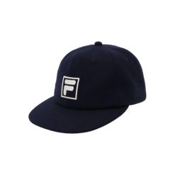 Czapka typu snapback Fila Vintage Como. Niebieskie czapki z daszkiem Fila, bez wzorów, z materiału. Za 186.00 zł.