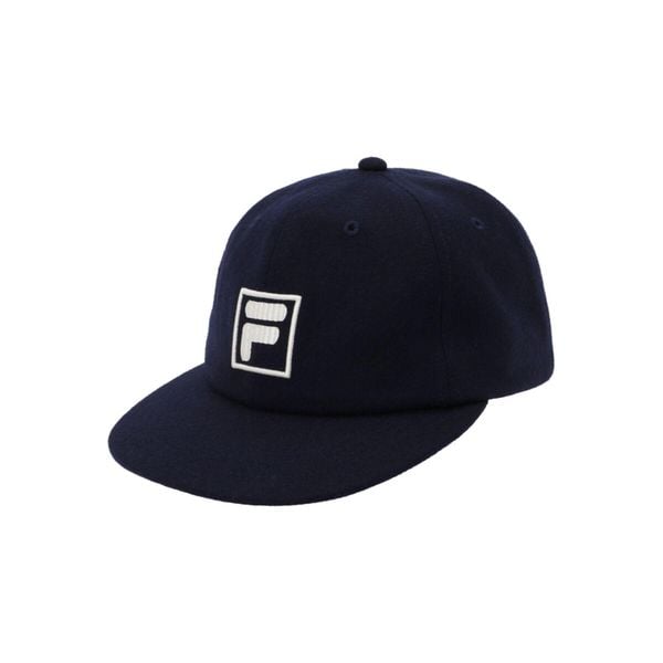 Czapka typu snapback Fila Vintage Como. Niebieskie czapki z daszkiem Fila, bez wzorów, z materiału. Za 189.00 zł.