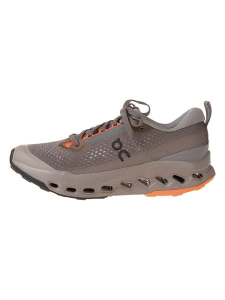 ON RUNNING Buty "Cloudsurfer Trail 2" w kolorze szarobrązowym do biegania rozmiar: 40. Brązowe buty do biegania On Running, bez wzorów, z materiału, bez zapięcia, do biegania. Za 443.38 zł.