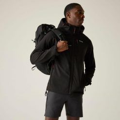 Męska wodoodporna kurtka softshell Arana z kapturem. Czarne kurtki Regatta, m, bez wzorów, z elastanu, z kapturem. Za 329.99 zł.
