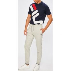 Fila - Spodnie. Spodnie treningowe długie marki Fila. W wyprzedaży za 239.90 zł.