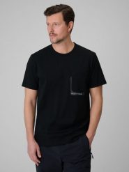 4F T-shirt regular z nadrukiem męski - czarny M. Czarne t-shirty 4F, m, bez wzorów, z dzianiny, bez kołnierzyka, bez ramiączek. Za 59.99 zł.