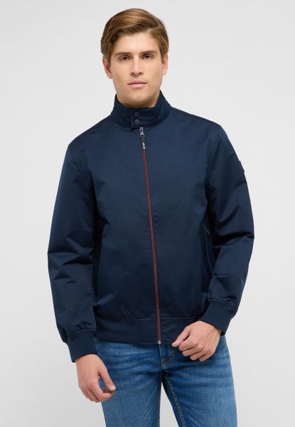 Męska Kurtka zimowa Mustang Style Limon Dark Sapphire 1016889 4136. Niebieskie kurtki Mustang, na zimę, m, bez wzorów, bez kaptura. Za 399.99 zł.