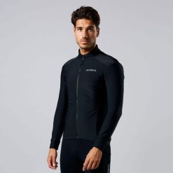 Kurtka kolarska Thermo Fleece wiatroszczelna i wodoodporna. Czarne kurtki ACELERA, m, bez wzorów, z jersey, bez kaptura. Za 249.99 zł.