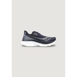 Obuwie sportowe Mężczyzna SAUCONY ENDORPHIN AZURA. Czarne buty sportowe casual Saucony, w ażurowe wzory, bez zapięcia. Za 719.30 zł.