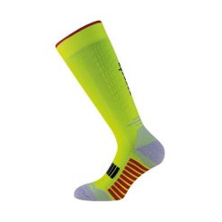 Skarpety techniczne do biegania dla dorosłych długie, fluorescencyjny żółty. Żółte skarpetki sportowe R-EVENGE, bez wzorów, z materiału. Za 110.89 zł.