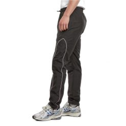 Spodnie dresowe Urban Classics Piped Panel. Czarne szorty Urban Classics, m, bez wzorów, z dresówki. Za 243.50 zł.