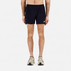 Krótkie lekkie męskie bieganie ELITE. Czarne szorty BODYCROSS, l, bez wzorów, ze skóry. W wyprzedaży za 245.99 zł.