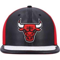 Męska Czapka Z Daszkiem Day One Chicago Bulls Snapback Cap. Białe czapki z daszkiem NBA, bez wzorów. Za 303.99 zł.
