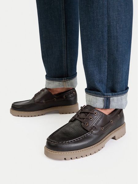 Guess Jeans Półbuty EO-FOX-02 MI08 Brązowy ciemny. Brązowe eleganckie półbuty Guess Jeans, z aplikacjami, z jeansu, bez obcasa, bez zapięcia. Za 399.99 zł.