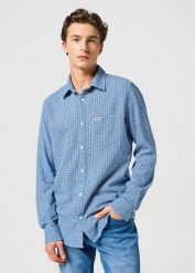 WRANGLER MĘSKA KOSZULA 1 PKT SHIRT WRANGLER BLUE 112357232 W5X2018059. Niebieskie koszule Wrangler, m, bez wzorów, bez kołnierzyka, bez ramiączek. Za 179.99 zł.