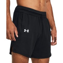 Spodenki koszykarskie męskie Under Armour Zone 7". Czarne krótkie spodenki sportowe Under Armour, m, bez wzorów, z materiału. Za 141.37 zł.