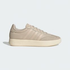 Buty Barreda. Białe buty trekkingowe Adidas, bez wzorów, ze skóry, bez zapięcia. Za 299.00 zł.