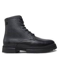 Kozaki Tommy Hilfiger. Czarne kozaki Tommy Hilfiger, bez wzorów, bez obcasa, bez zapięcia. Za 1,099.00 zł.