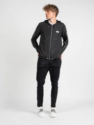 Les Hommes Kurtka "Windbreaker" | LKO312 250U | Light Weight Windbreaker | Mężczyzna | Czarny. Czarne kurtki Les Hommes, m, bez wzorów, bez kaptura. W wyprzedaży za 999.00 zł.