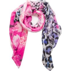Chusta GUESS - AW7810 POL03 PIN. Szaliki marki Guess. W wyprzedaży za 169.00 zł.