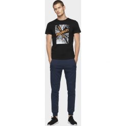 T-shirt męski TSM005 - głęboka czerń. T-shirty 4F, m, bez wzorów, bez kołnierzyka, bez ramiączek. W wyprzedaży za 49.99 zł.