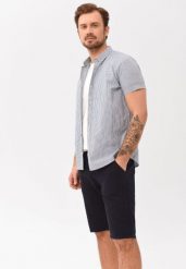 Koszula w kratkę z krótkim rękawem, Regular Fit, C-BARS. Koszule Volcano, m, bez wzorów, z bawełny, bez kołnierzyka, bez ramiączek. Za 119.99 zł.