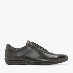 Czarne półbuty męskie z przeszyciami na cholewce KILIAN. Czarne eleganckie półbuty Ryłko, bez wzorów, ze skóry, bez obcasa, bez zapięcia. Za 379.99 zł.