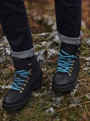 Zimowe buty męskie trekkingowe z kontrastowymi sznurówkami - czarne V3 OM-FOBO-0132 - 45. Czarne buty trekkingowe Ombre Clothing, na zimę, bez wzorów, z materiału, bez zapięcia. W wyprzedaży za 99.99 zł.