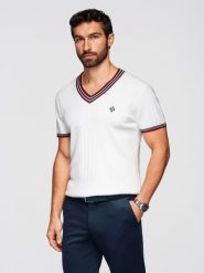 Wiskozowa męska koszulka z dekoltem w serek - biała V1 - Rozmiar: S. Białe t-shirty Ombre Clothing, m, bez wzorów, z dzianiny, bez kołnierzyka, bez ramiączek. Za 209.99 zł.